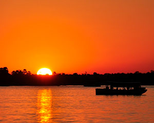 Solnedgang over Zambezi-floden - www.rejsecenterdjursland.dk